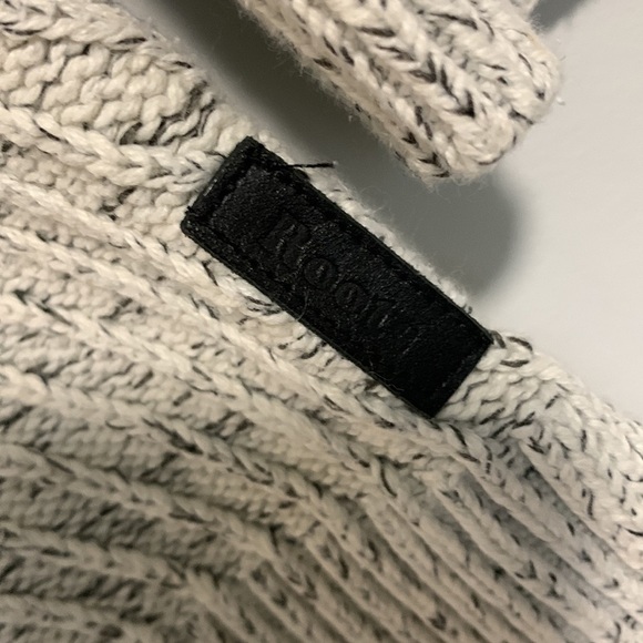 𝅺Roots Turtleneck Sweater Beige with Grey Size XS - Picture 7 of 11